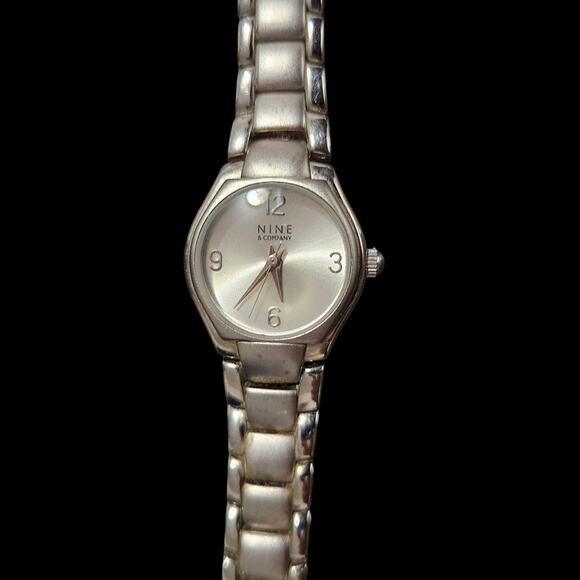 Nine & Company Women’s Silver Tone Watch 7” Hong Kong Quartz Needs Battery Box - Picture 3 of 4